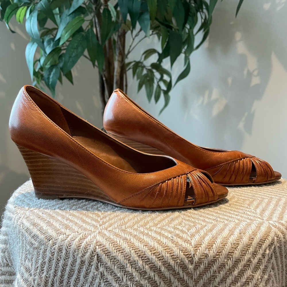 Cute Brown Leather Peep Toe Wedges. Size 7. Euro 37.